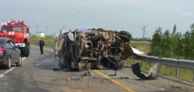 ДТП с перевернувшейся машиной блокировало движение по сургутскому мосту