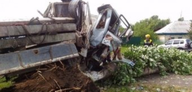 В Кузбассе водитель героически погиб в ДТП на глазах 9-летнего сына