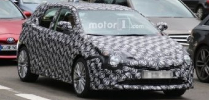 В Сеть выложили фотографии нового хэчтбека Toyota Auris