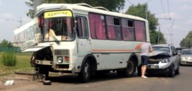 В ДТП с маршруткой в Оренбурге пострадали девять человек