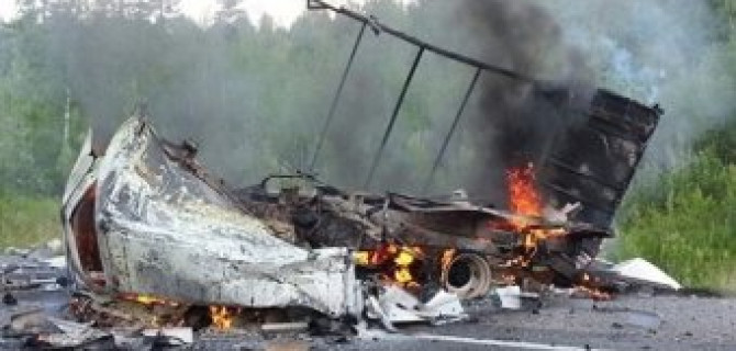 В ДТП с бензовозом в Югре погибли два человека