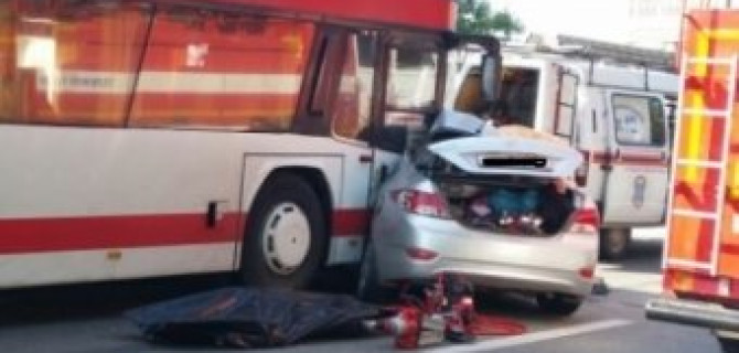 В ДТП с автобусом под Ростовом погибли два человека из Hyundai Solaris