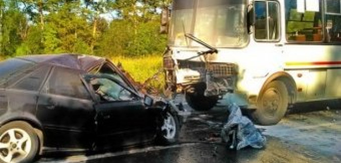 В ДТП с маршруткой под Смоленском погиб человек