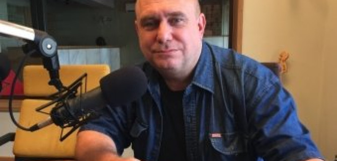 Запрет эвакуации автомобилей в центре Петербурга в выходные дни  - мнение эксперта о такой инициативе. 