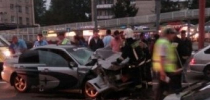 В Петербурге на проспекте Славы в ДТП погиб водитель Subaru
