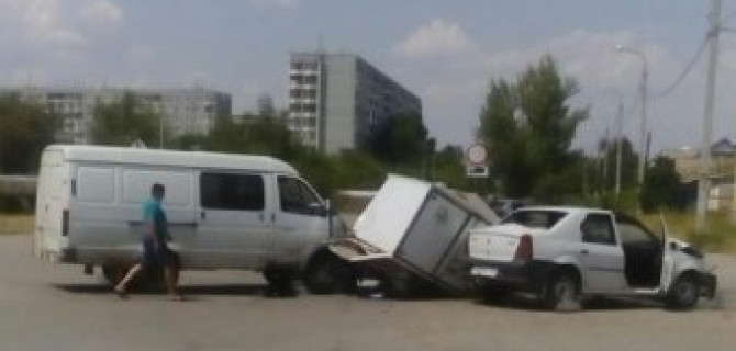 В тройном ДТП в Волгограде пострадали четыре челова