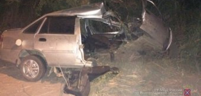 В Волгограде в ДТП с деревом погиб водитель Daewoo