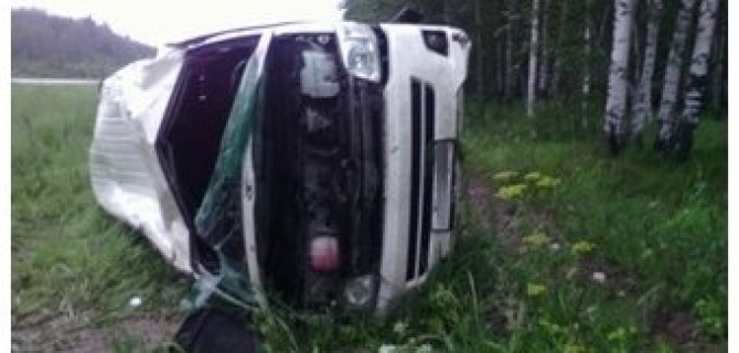 Шесть человек пострадали в ДТП с микроавтобусом в Тюменской области