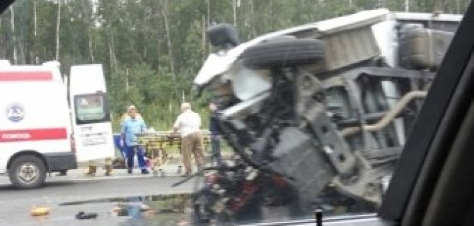 КАД после ДТП засыпало колбасой