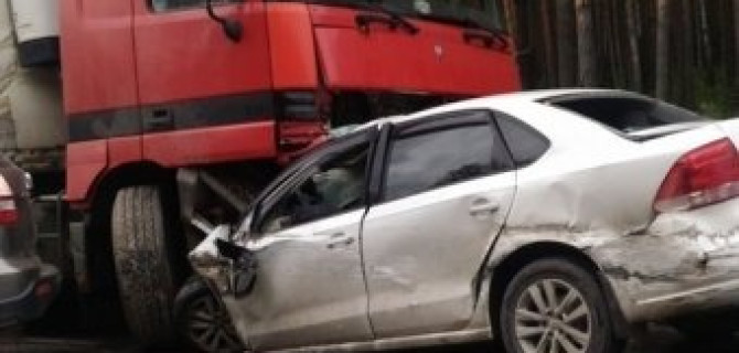 На ЕКАД в ДТП с фурой погиб человек