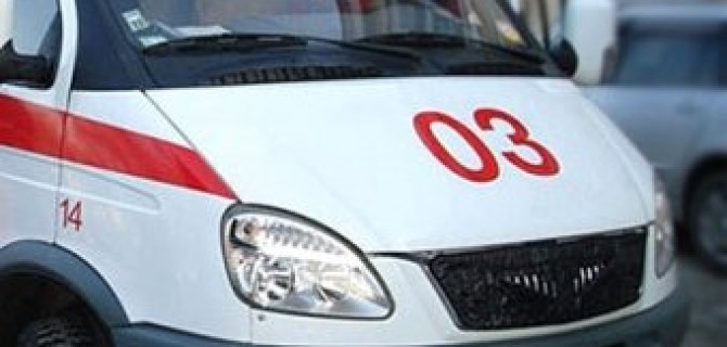 В Домодедово автомобиль сбил бабушку с внуком на остановке