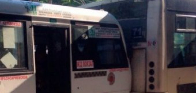 В ДТП с маршруткой и автобусом в Ростове-на-Дону пострадали шесть человек 