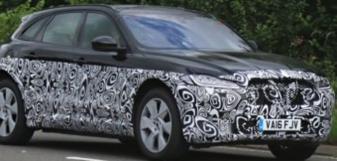 Кроссовер Jaguar F-Pace 2018 проходит тесты