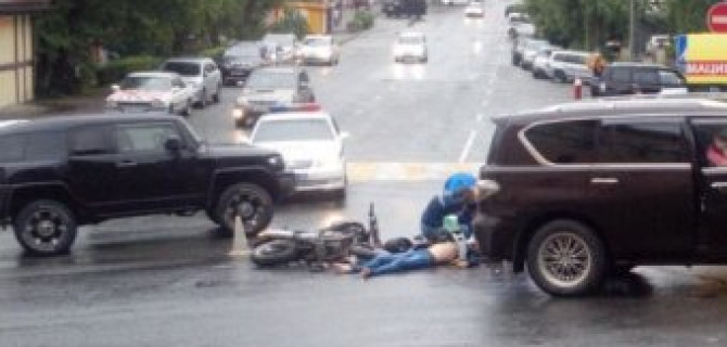 Во Владивостоке в ДТП погибли мотоциклист с пассажиром