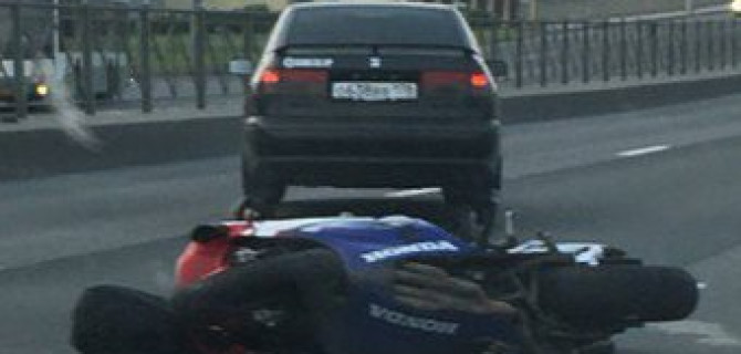 В ДТП на Пискаревском проспекте погиб мотоциклист