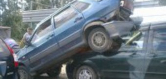 В Омске пьяный водитель «Мазды» заехал под ВАЗ