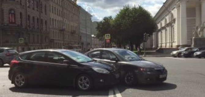 ДТП на Адмиралтейском проспекте у Исаакиевского собора 