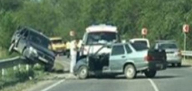 В лобовом ДТП в районе Кумженской рощи в Ростове погиб человек