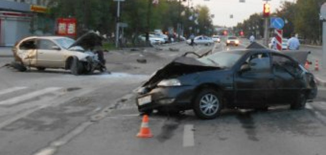 В Тюмени ночная погоня закончилась серьезным ДТП