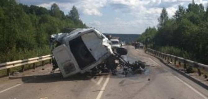 В Пермском крае в ДТП с КамАЗом и Газелью погибли два человека