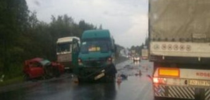 Под Красноярском в массовом ДТП с фурами погиб человек