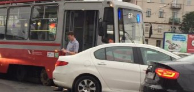 Очередной коллапс на улице Академика Лебедева в утренний час пик