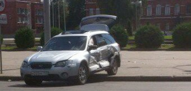 В Рыбинске после ДТП иномарка сбила двух женщин на тротуаре