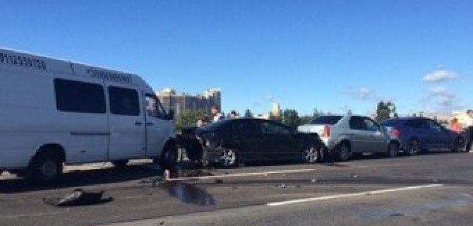 В аварии на КАД пострадала девочка