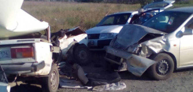 В массовой аварии под Челябинском погибла женщина