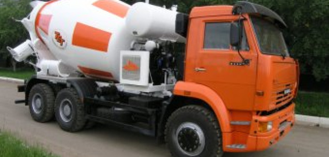 В Челябинске бетономешалка протаранила 8 автомобилей