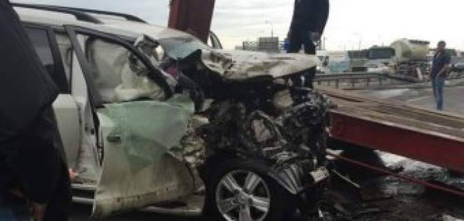 На КАД в ДТП с фурой пострадали три человека