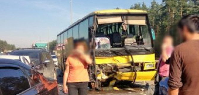 В массовом ДТП в Ленобласти пострадали туристы из Китая