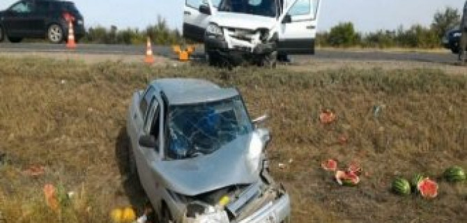 В лобовом ДТП под Волгоградом пострадали пять человек