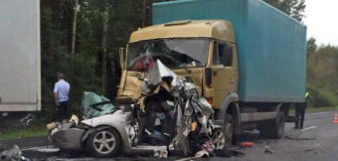 В ДТП на Мурманском шоссе погибли два человека