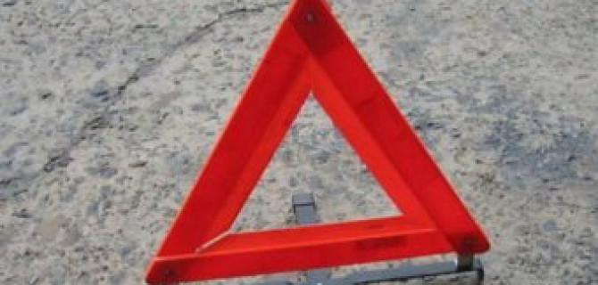 В центре Москвы грузовик сбил женщину на тротуаре