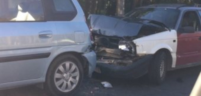 Двойное ДТП на пр. Энгельса на съезде с Поклонной горы 