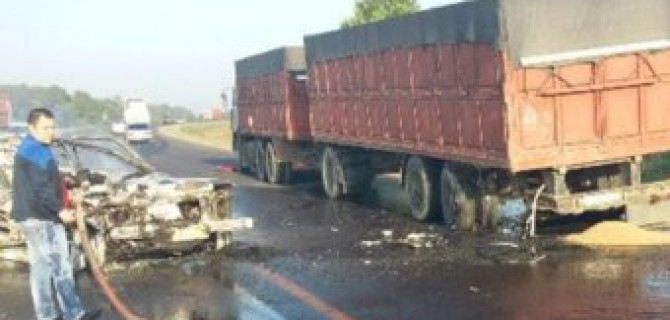 На Кубани в ДТП с грузовиком сгорел человек