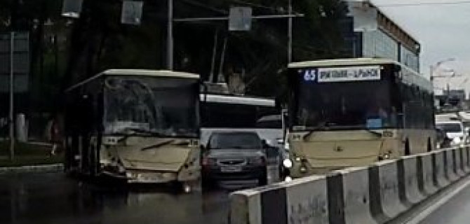 В ДТП с маршруткой в Ростове пострадали люди