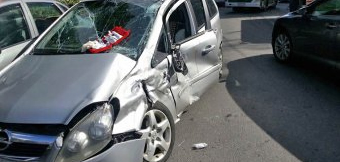 В ДТП с маршруткой на Тимуровской улице пострадали два человека