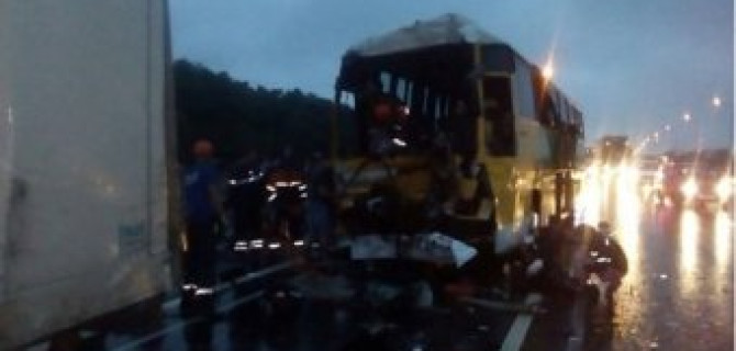 Под Ростовом в ДТП с автобусом и фурами серьезно ранены шесть человек