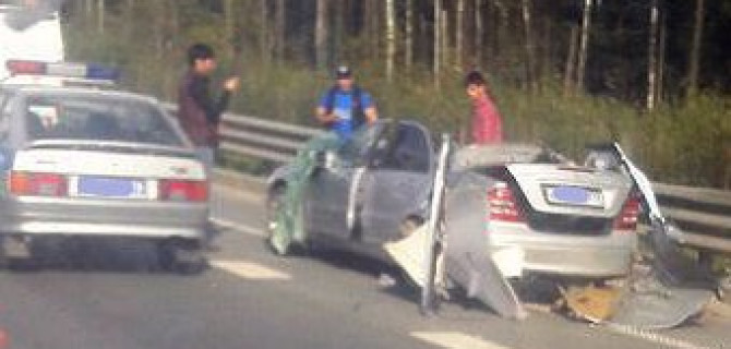 На КАД столкнулись «Мерседес» и «Газель»: пострадали двое