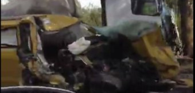 Под Гатчиной у фуры лопнуло колесо – пострадала семья с детьми