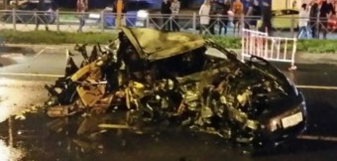 В Петербурге после ДТП выгорел Porsche