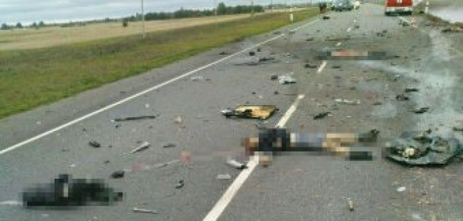 В ДТП с грузовиком и микроавтобусом под Петербургом погибли семь человек