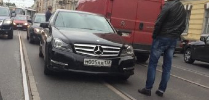 Массовая авария на съезде с Литейного моста на Академика Лебедева. 