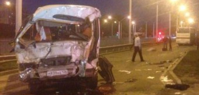 В ДТП с маршруткой и автобусом в Иркутске погиб человек