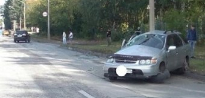 В ДТП на улице Кутателадзе в Новосибирске пострадали пять человек