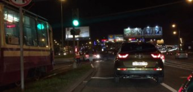 Белый BMW "тройка" влетел в "Ниву" на Поклонной горе