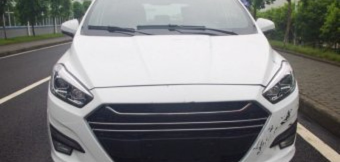 Появились новые фотографии минивэна Lifan