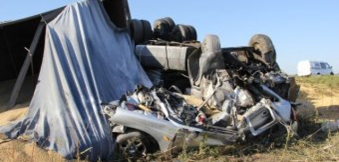 В Адыгеи в ДТП с КамАЗом погибли три человека